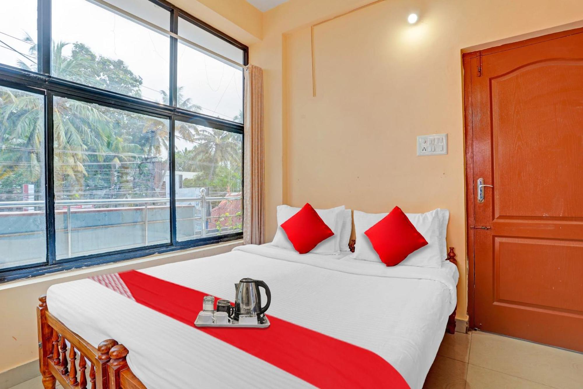 Spot On The New View Regency Hotell Thiruvananthapuram Exteriör bild
