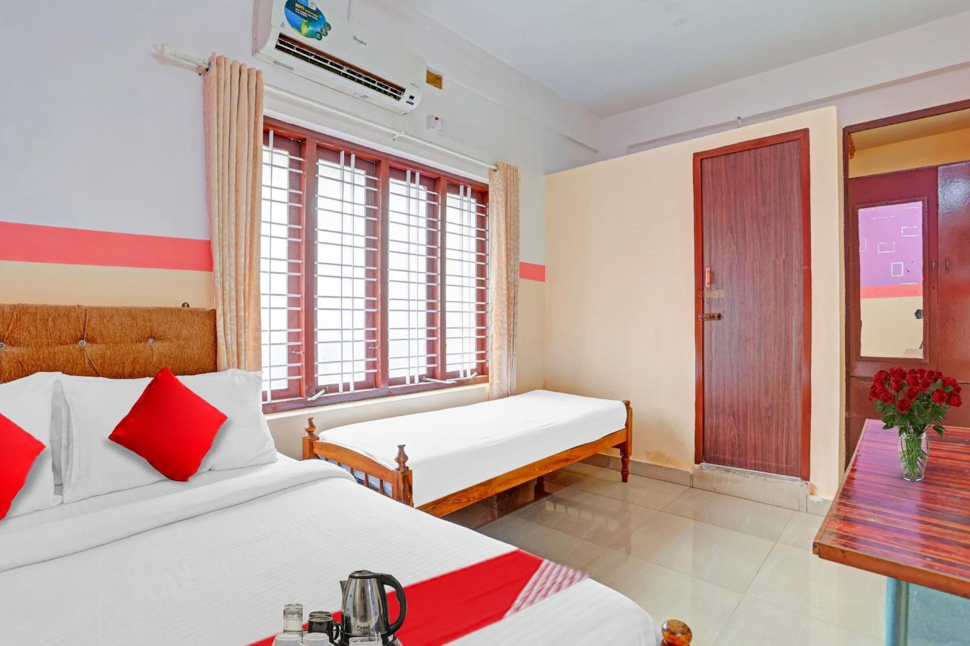 Spot On The New View Regency Hotell Thiruvananthapuram Exteriör bild